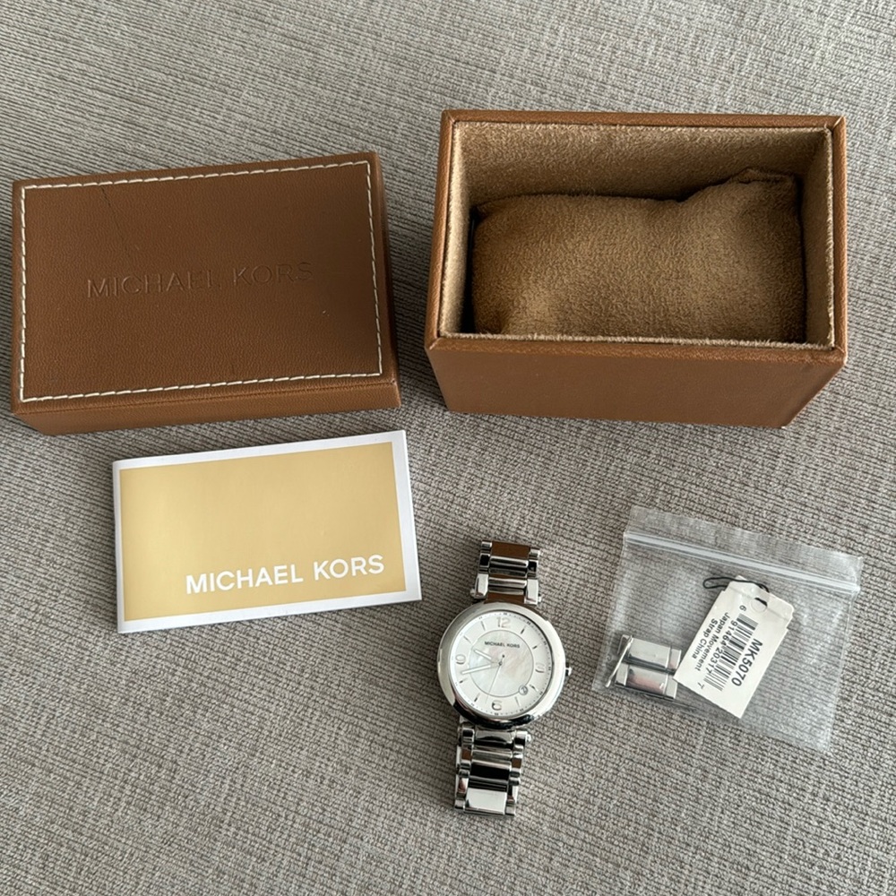 Michael Kors MK5070 Women's Silver with Mother of Pearl Watch - Used